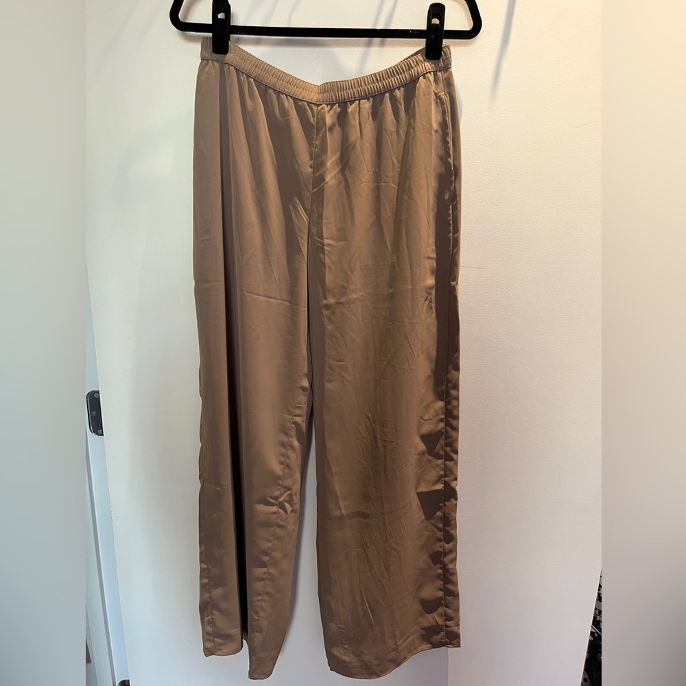 Abercrombie Drapey Pull-On Pant smokey brown
Size small